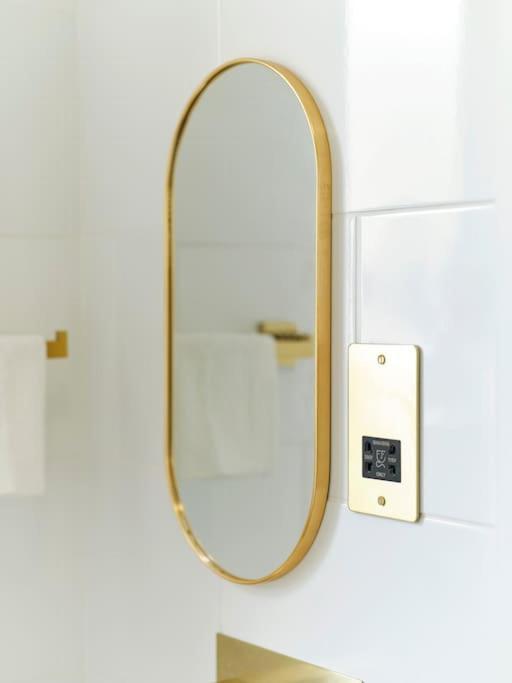 Rofennie Suite -Luxury Ensuite Room! Мейдстон Экстерьер фото
