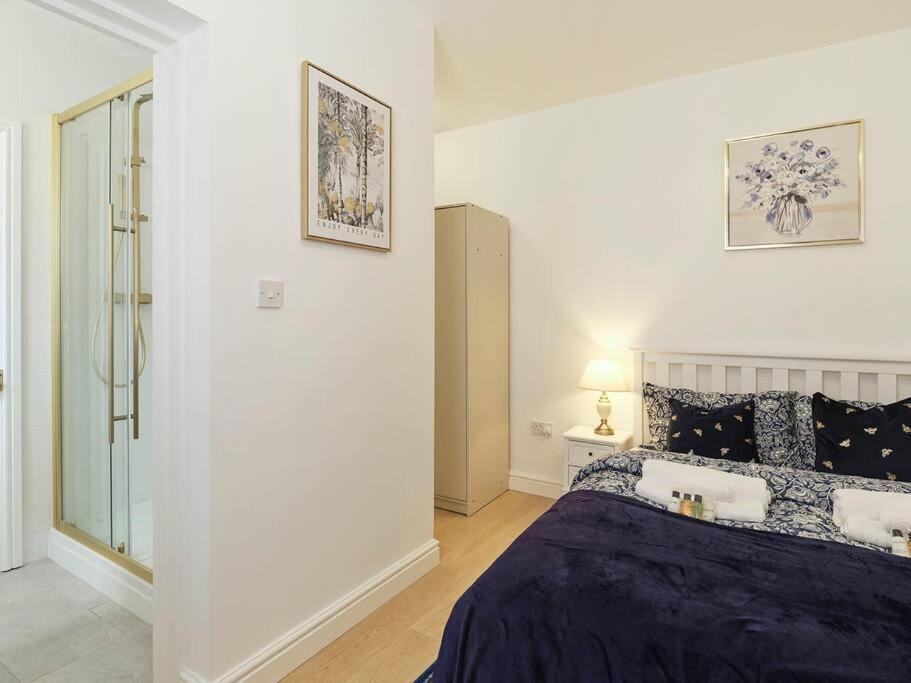 Rofennie Suite -Luxury Ensuite Room! Мейдстон Экстерьер фото