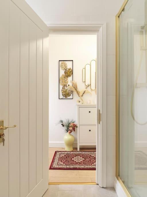 Rofennie Suite -Luxury Ensuite Room! Мейдстон Экстерьер фото